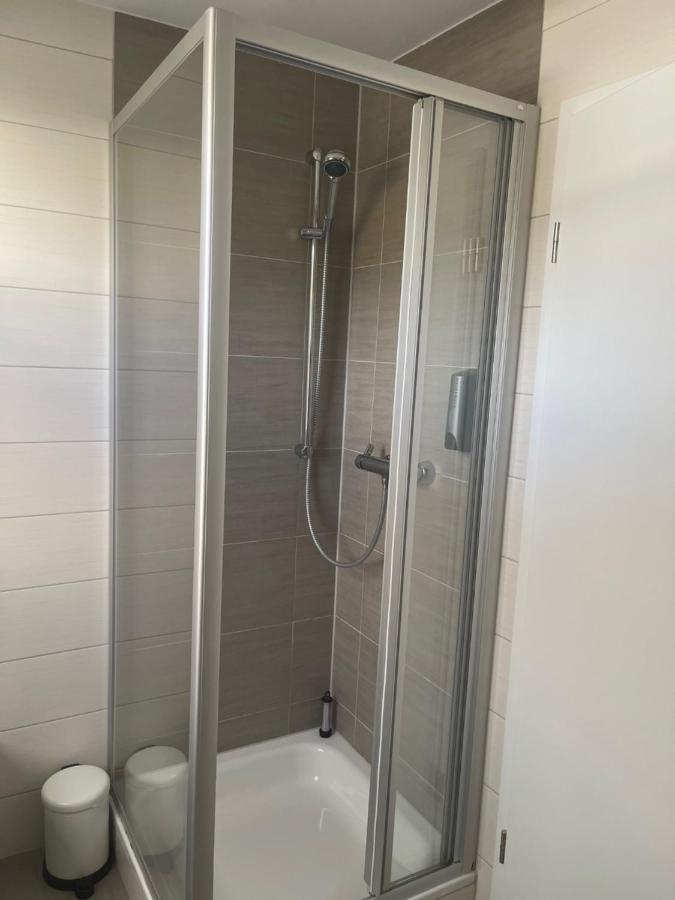 Greenleaf Lappersdorf - Terrasse - A93 Anbindung - Netflix - Stadtnah المظهر الخارجي الصورة